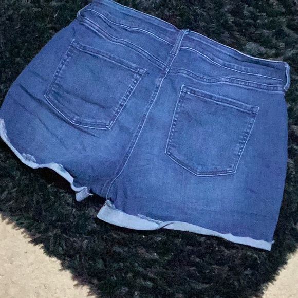 Nine West jean shorts, size 14. - Picture 4 of 4